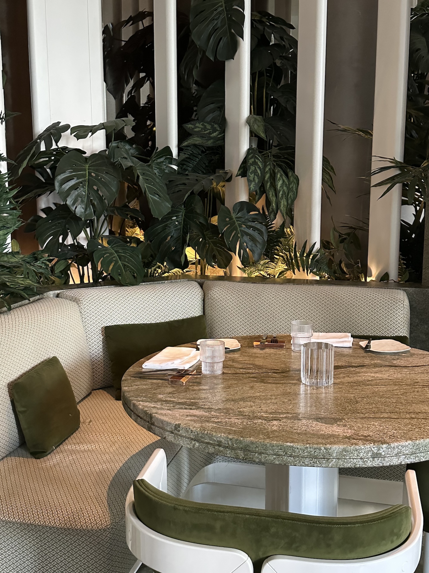 The main dining room at Le Jardinier